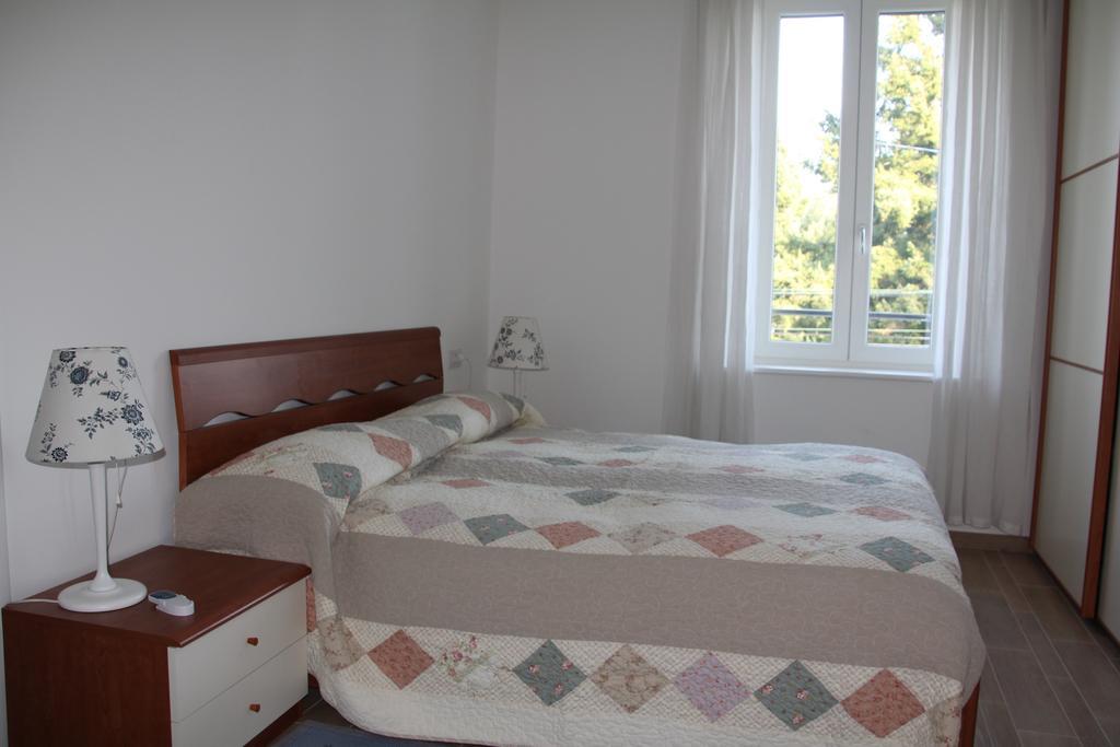 La Ciliegia Bianca Bed and Breakfast Belgirate Værelse billede